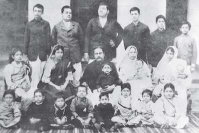 [Familienfoto 1905; S. steht in der 3. Reihe ganz rechts]