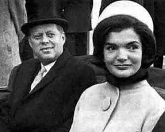 [Kennedy und Frau 1961 in Paris]