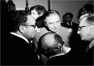 [Kissinger mit General Pinochet 1974]