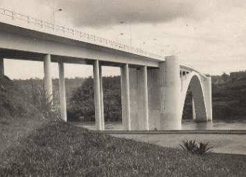 [Brücke über den Paraná]